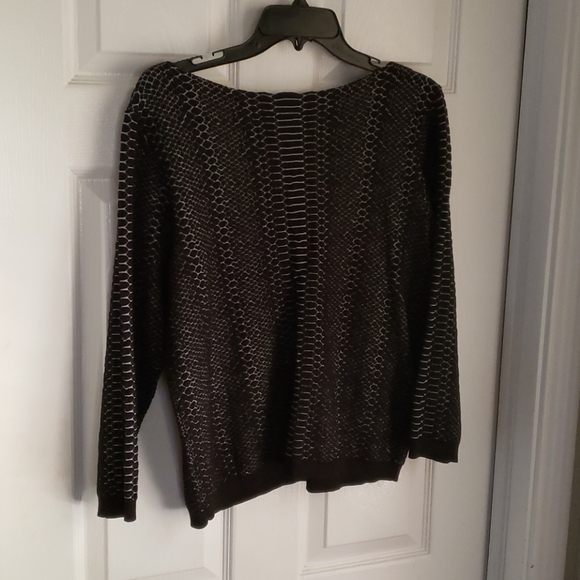 Top - Picture 2 of 2